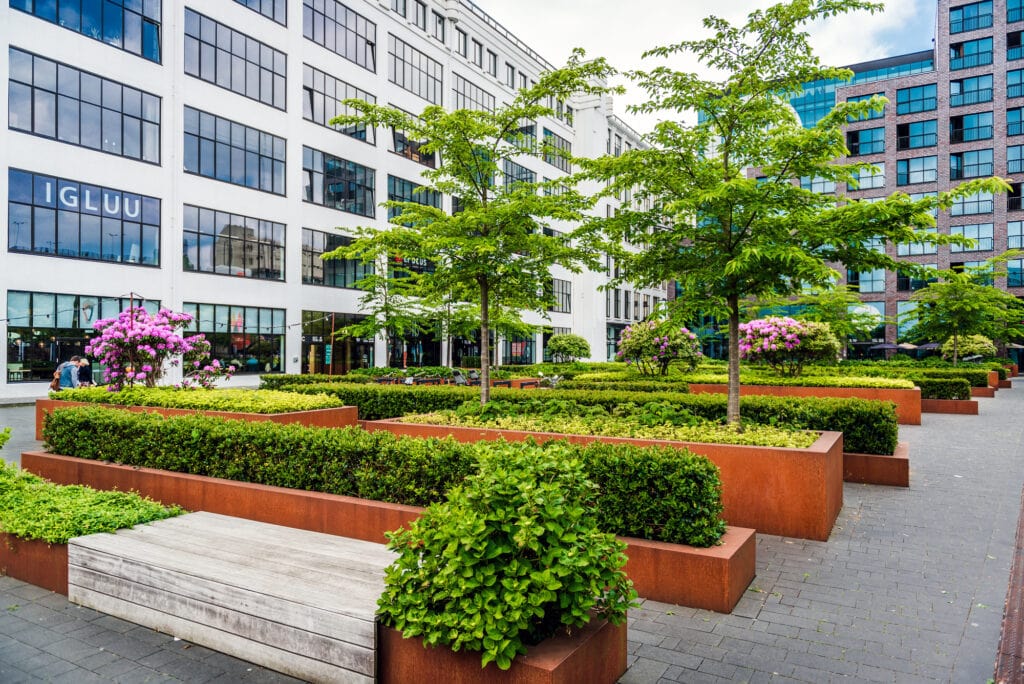 3 Effective Ways an Effective Website Can Help Landscaping Companies Attract Commercial Clients 